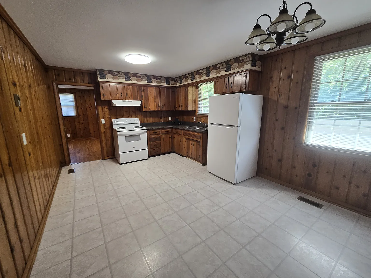 3 bed, 1450 sqft, $1,950 — Photo 4