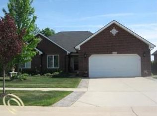 21472 Raintree Dr, Macomb, MI 48044