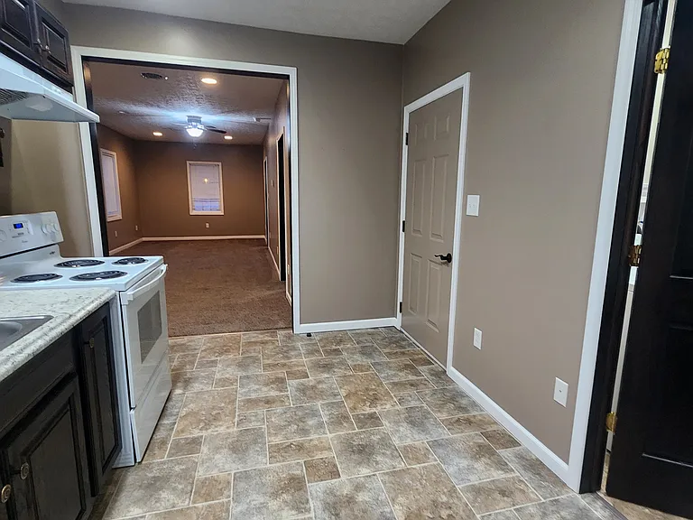 609 S Main St #B — Photo 4