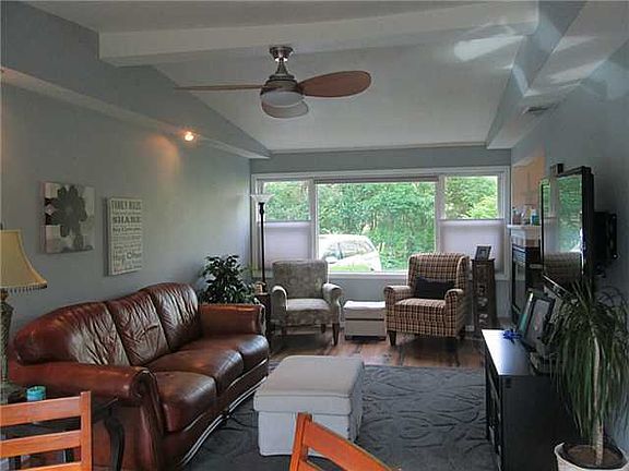 4th image of 546 Perry Dr