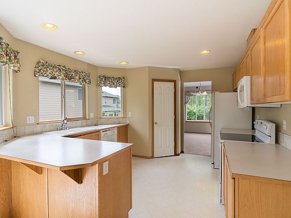 5th image of 19410 77th Pl NE