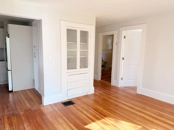 33 Whitney Ave APT 2L, Beverly, MA 01915