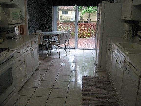 Nice Kitchen with Spacious Cabinets