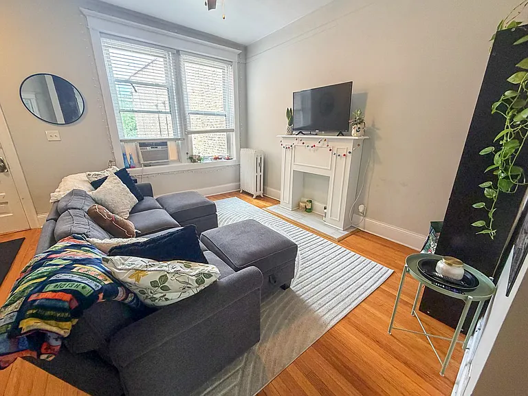 721 W Roscoe St #2 — Photo 15