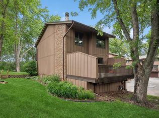 2666 Sumac Rdg, White Bear Lake, MN 55110