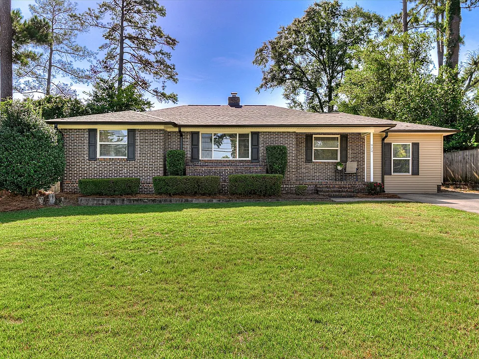 924 Eisenhower Dr