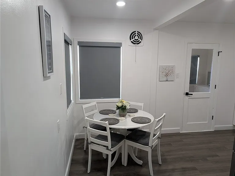 311 W Green St — Photo 13