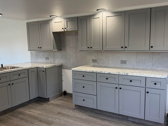 3rd image of 25 Riverview Drive