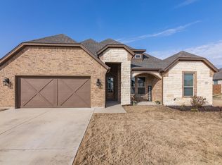 121 Oak View Dr, Godley, TX 76044