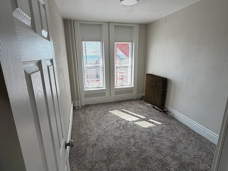 114-116 E 3rd St #2 — Photo 11