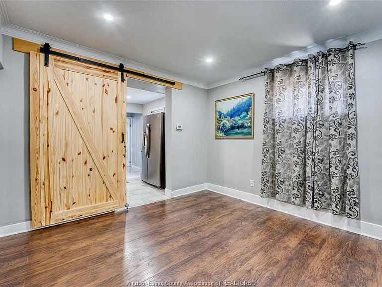 2309 Alexis Rd — Photo 4