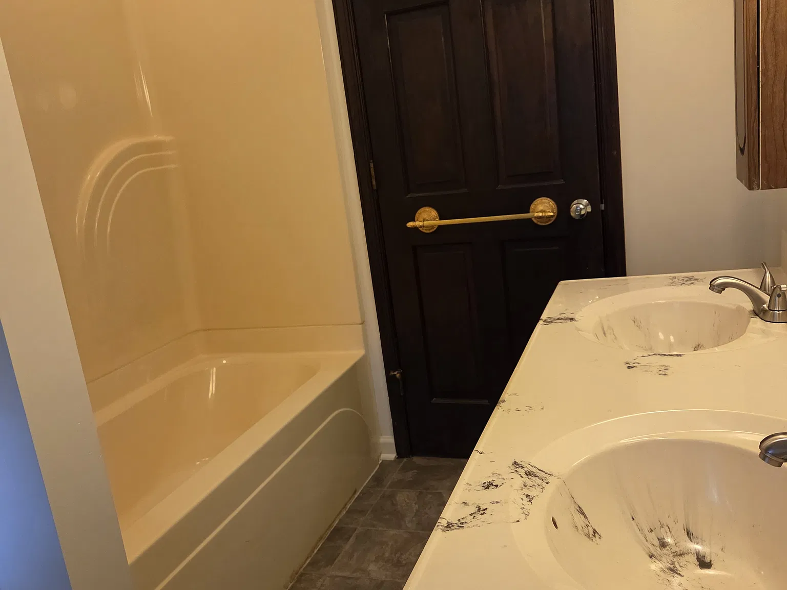 5 bed, 3200 sqft, $3,500 — Photo 4