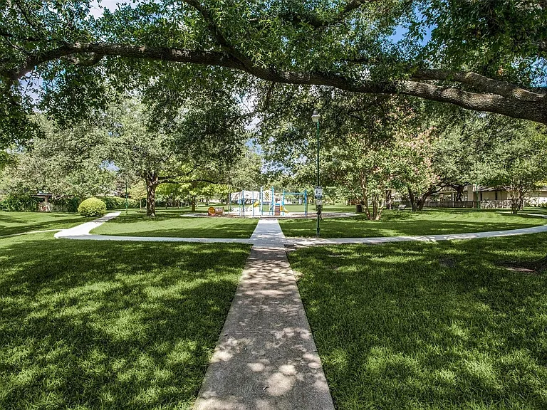 15725 Havenrock Cir — Photo 45