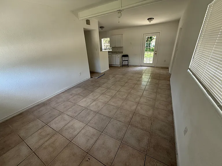 2836 W Concord St — Photo 8