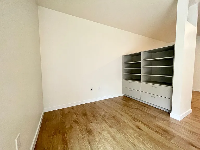 Bayview West Apartments — Photo 16