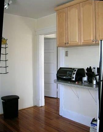 4th image of 40 Penataquit Pl