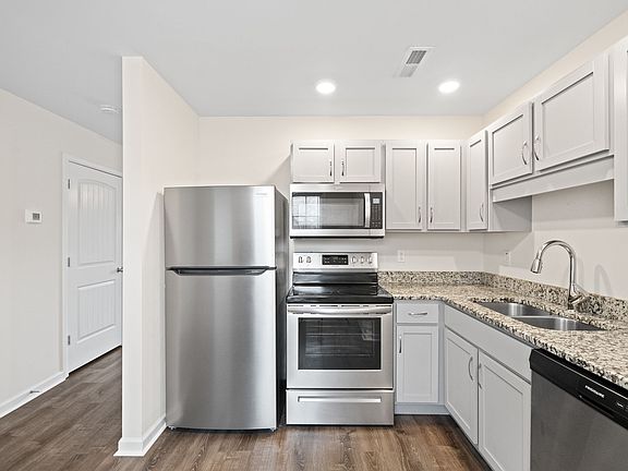 3rd image of 3277 Tower Dr Unit H