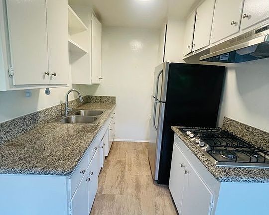 5th image of 753 N Hudson Ave APT 6