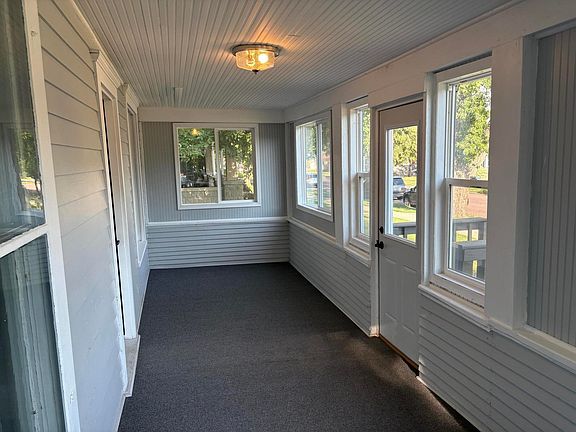 2nd image of 808 E 4th Ave