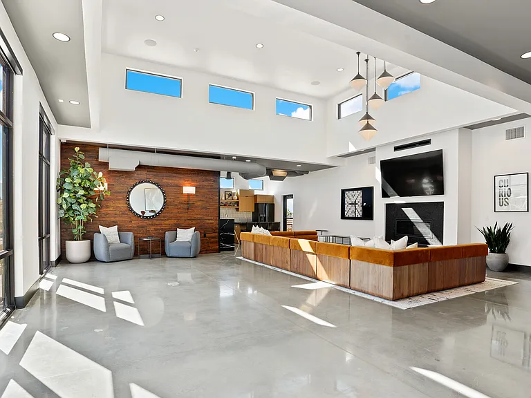 The Parkway Apartments — Photo 12