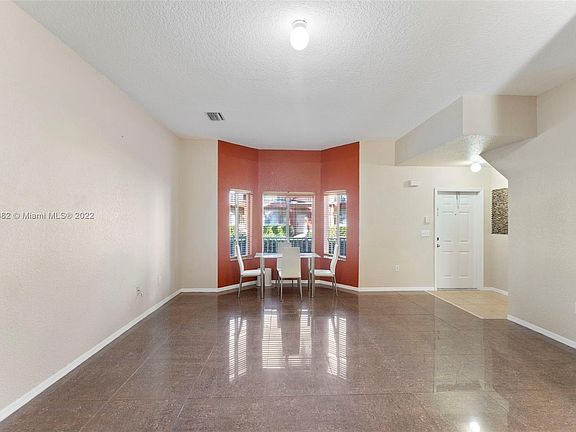 3rd image of 1944 SE 24th Ave #Townhouse