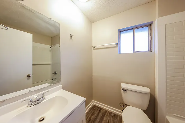323 N Burbank Dr — Photo 7