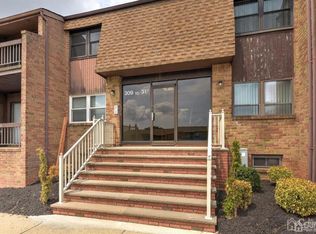 317 Sharon Garden Ct, Woodbridge, NJ