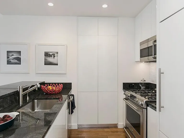 175 W 60th St #31E — Photo 2