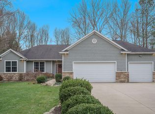 9377 Highland View Dr, Kalamazoo, MI 49009