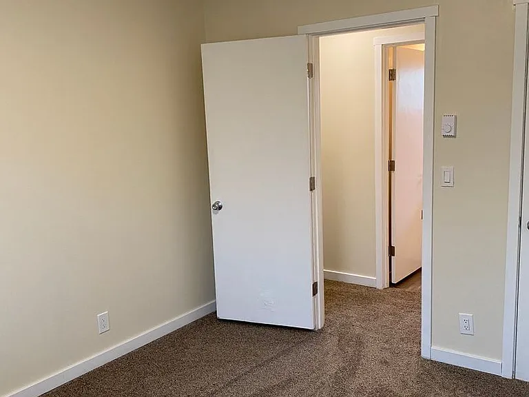 C2402 - Maple Court Apartments — Photo 50