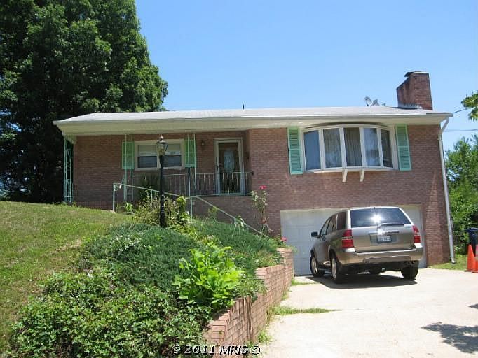 1st image of 3317 Dauphine Dr