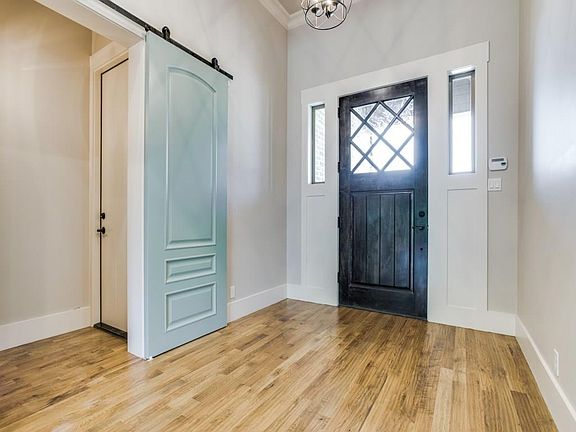3rd image of 3300 Club View Dr