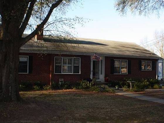 2nd image of 1815 E North St