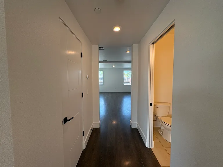 1609 Tecado Dr — Photo 7