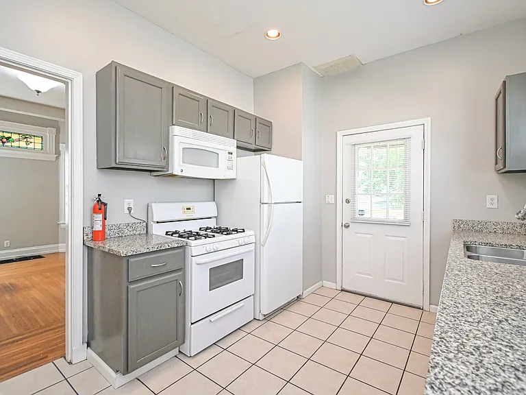 4221 Bell St — Photo 17