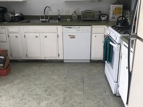 3rd image of 2500 Woodcliff Ave SE