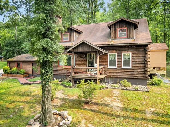 2021 James Ln, Latrobe, PA 15650