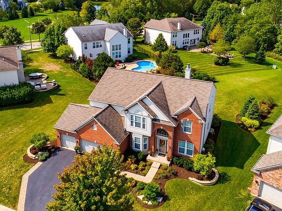 3rd image of 12414 Blue Iris Ln