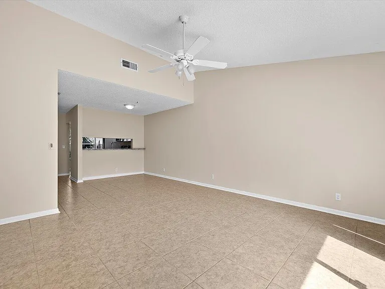 144 Deerfield Ct — Photo 9