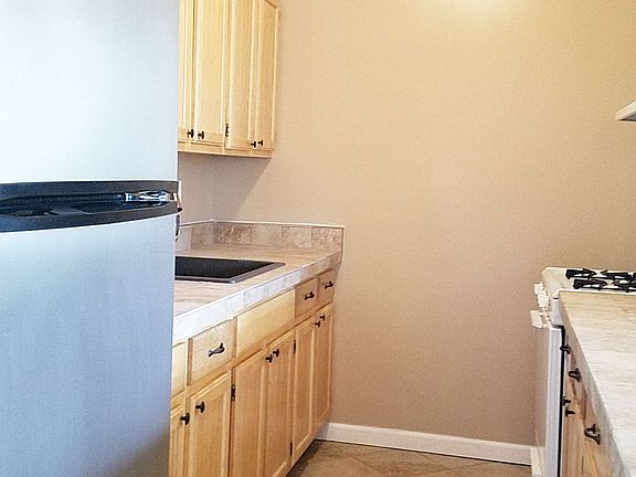 5th image of 165 Jefferson Ave #2