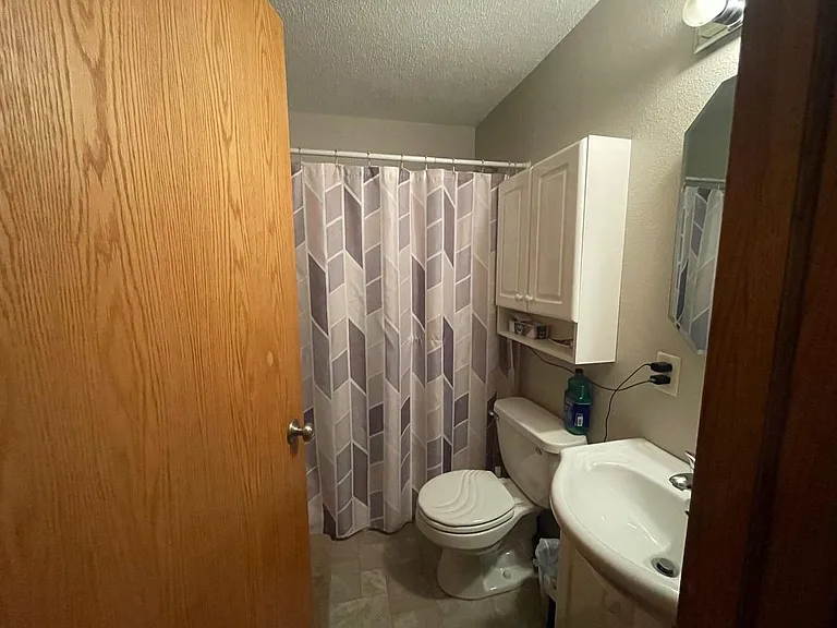 221 E James St — Photo 4