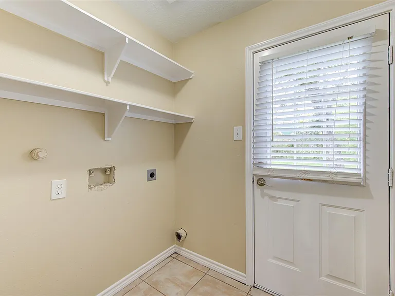 605 Center St #B — Photo 18