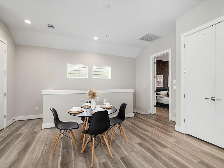 240 Julia St #B — Photo 13