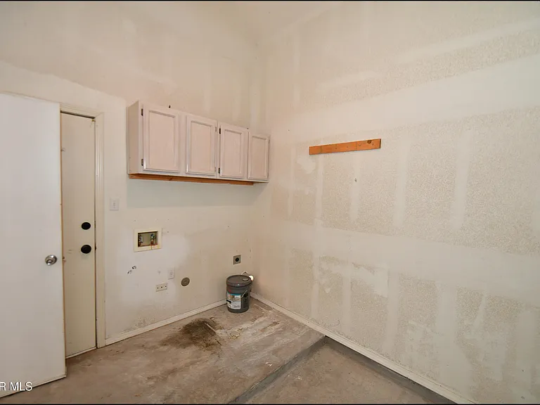 12121 Tower Hill Dr — Photo 34