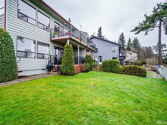 Backyard view of the complex. Unit A has a upper deck and unit B has the lower deck.
