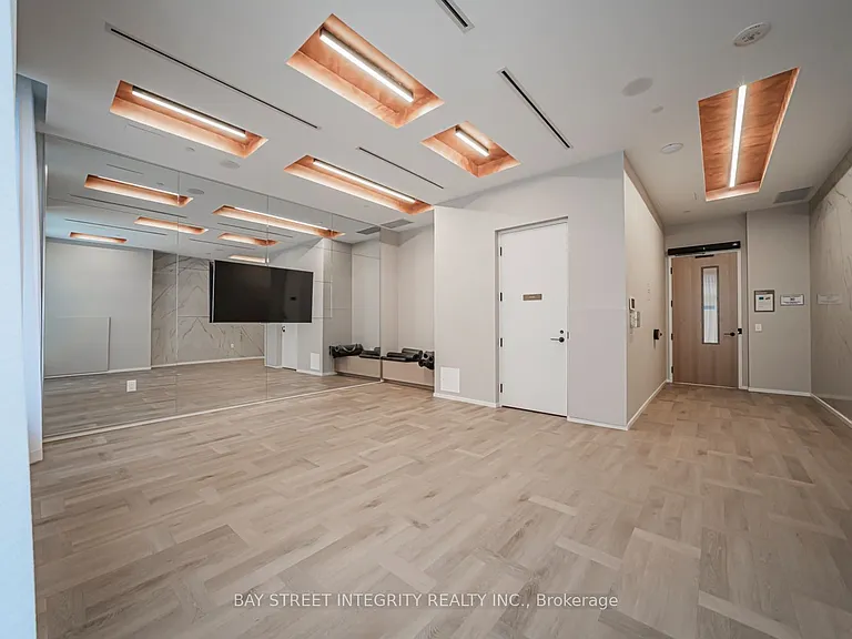 10 Oak St #903 — Photo 33