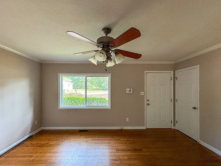 7228 Ainsley St — Photo 2