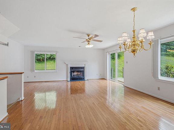 4th image of 306 S Point Dr #306