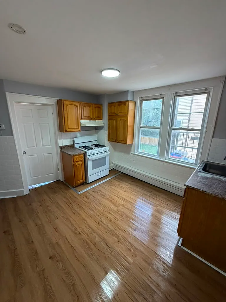 3 bed, $1,950 — Photo 3