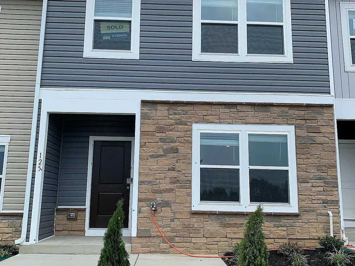 3 bed, 2.5 bath, 1500 sqft, $2,000 — Photo 2